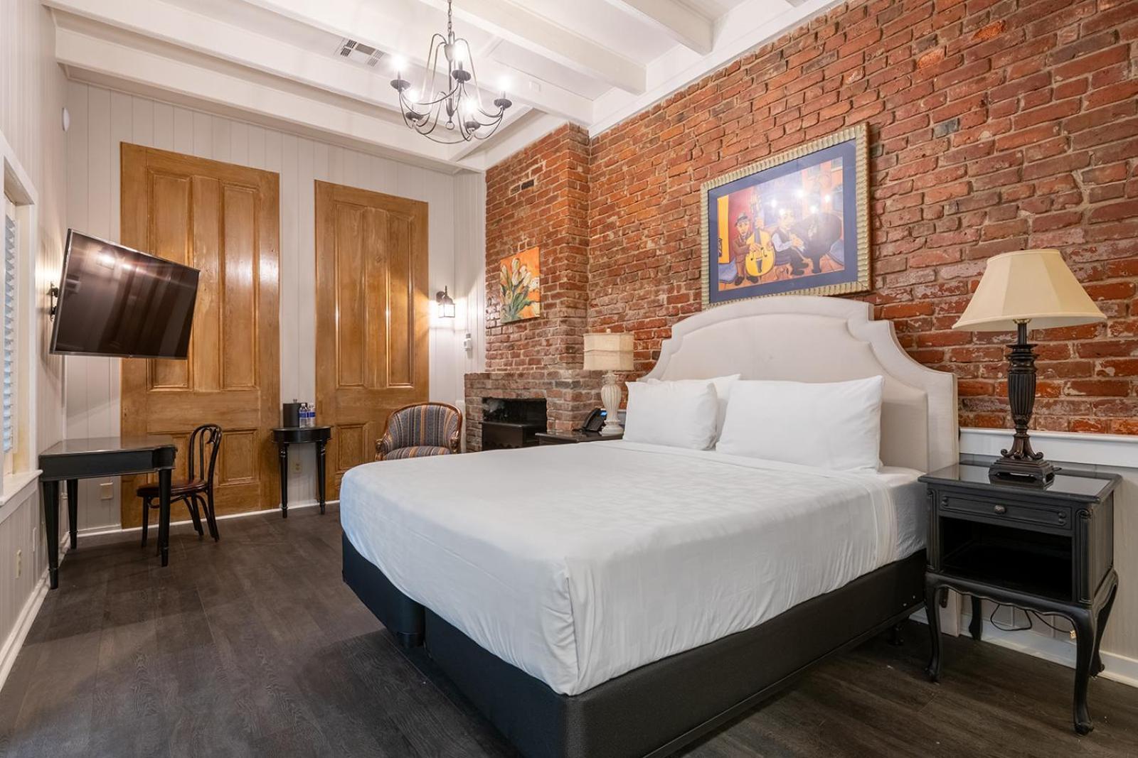French Quarter Suites Hotel Новый Орлеан Экстерьер фото